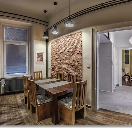 Big At Downtown Aparthotel Budapest